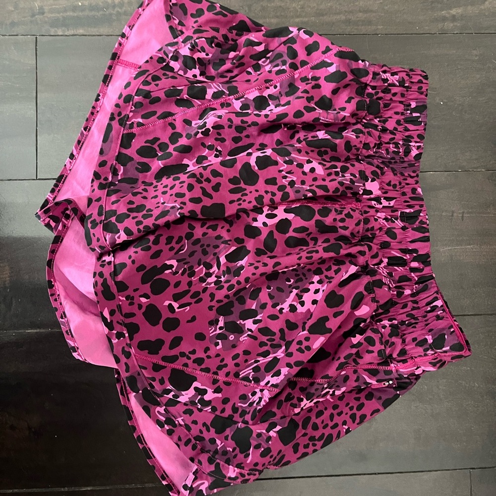 Lululemon Tracker 5” Short in Pink Print